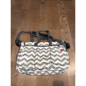 SKIP HOP Baby Diaper Bag Chevron Gray White On-The-Go Carry-All Versatile